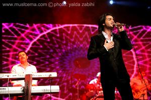 كنسرت محسن يگانه در میان استقبال پرشور هوادارانش برگزار شد