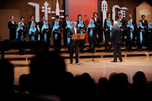 گروه‌ کر صمات با آوازهایی جهانی و گروه کر ثمین با مرور قدیمی‌های موسیقی ایران به صحنه رفتند