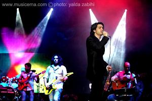 كنسرت محسن يگانه در میان استقبال پرشور هوادارانش برگزار شد