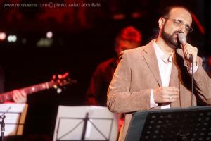 زخمه‌های سه‌تار آریا عظیمی‌نژاد در کنسرت خاطره‌انگیز محمد اصفهانی