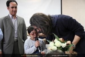 اجرای بنیامین بهادری در مجتمع آموزشی تربیتی محمدرضا سرخانی ویژه کودکان و نوجوانان اسثنایی 